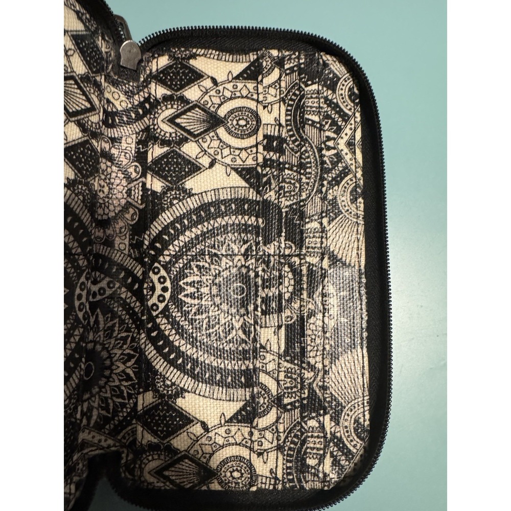Sakroots‎ Women's Black And White Mandala Zip Around Wallet - Picture 5 of 10